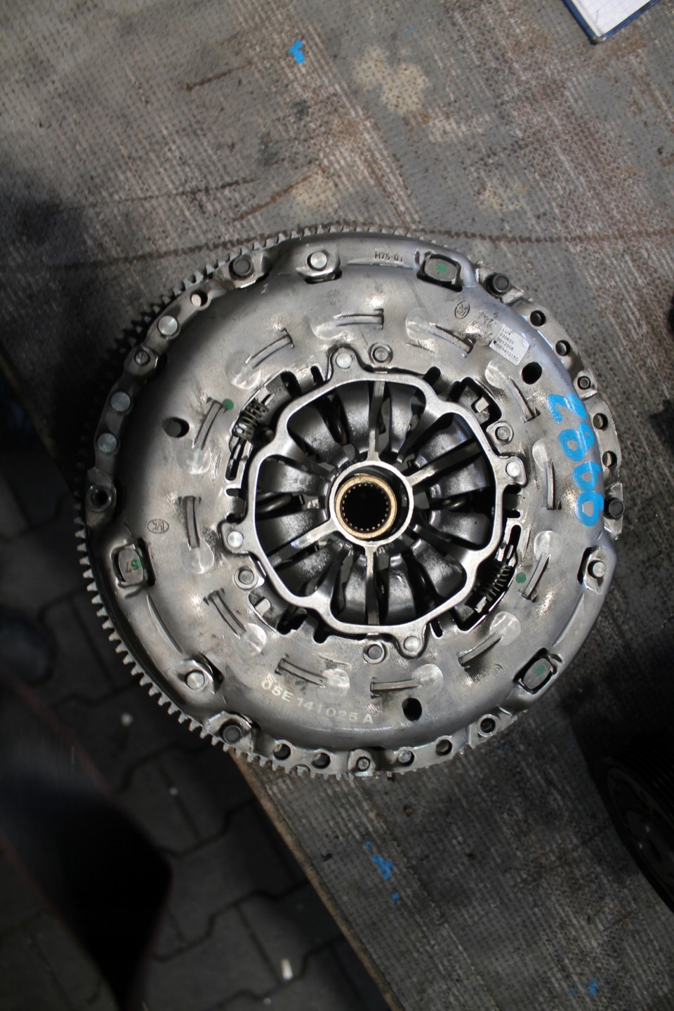 2866. wheel flywheel VW SKODA 05E141015D
