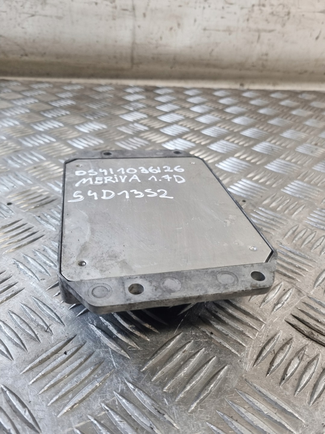 unité de commande électronique uce moteur OPEL MERIVA A 1.7D