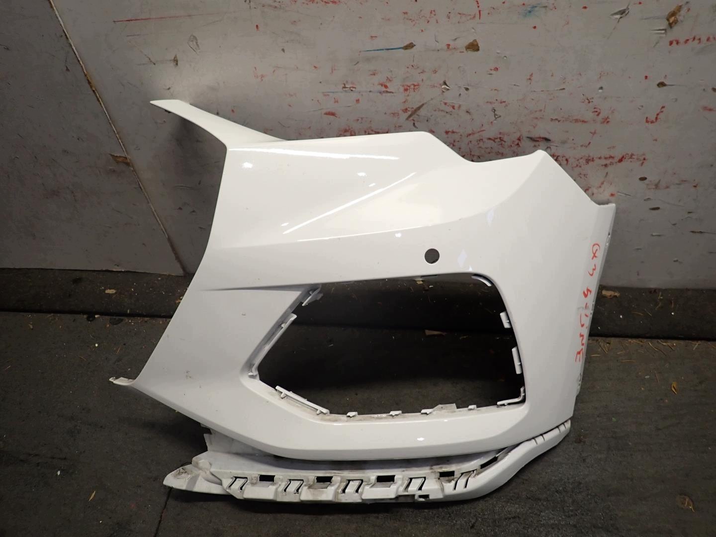 bumper front corner left AUDI Q3 II 2018- 83A807437A