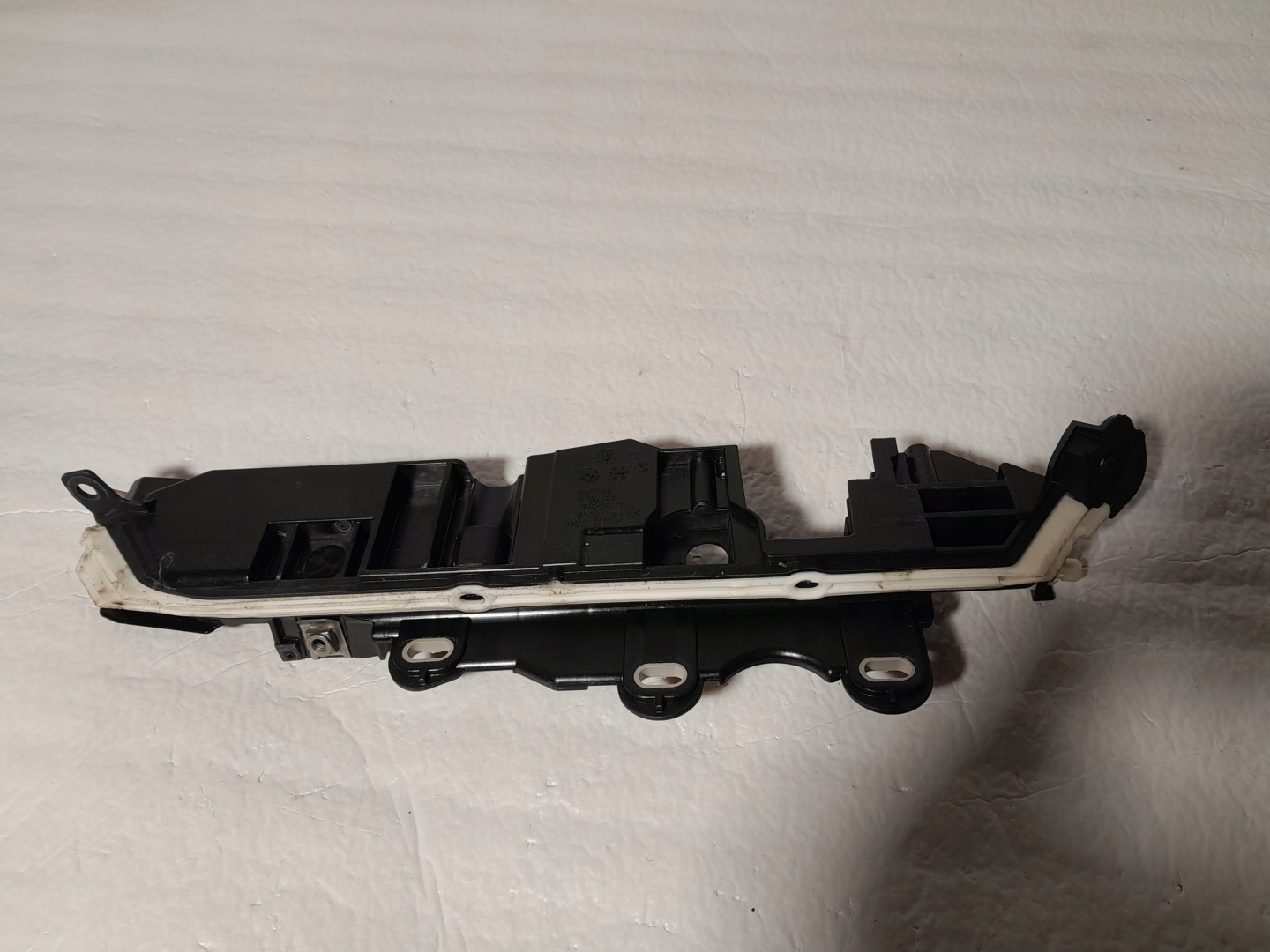 BMW 7' G11 LCI console holder 8795722