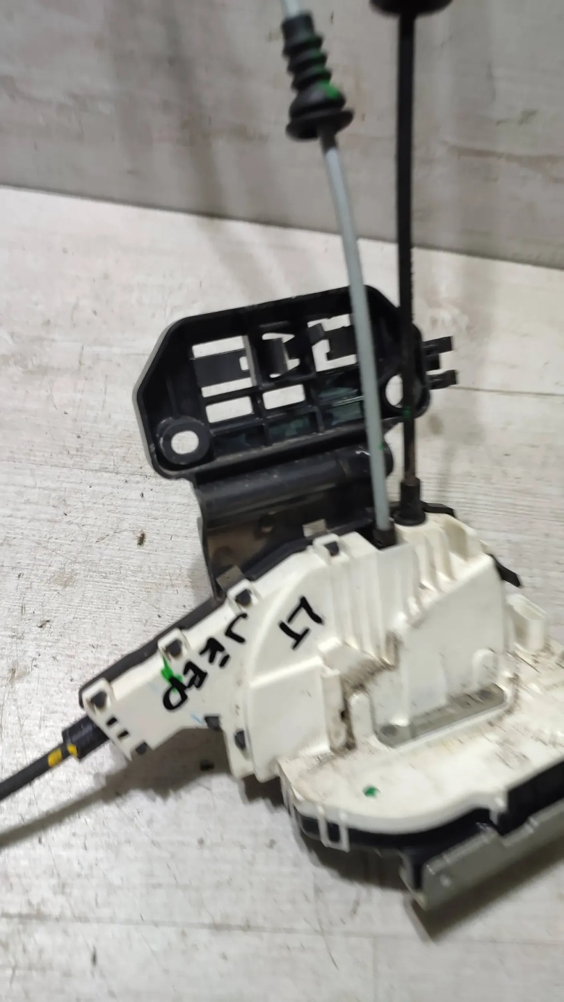 Jeep Cherokee KL 15r. 2.0d lock door left rear part