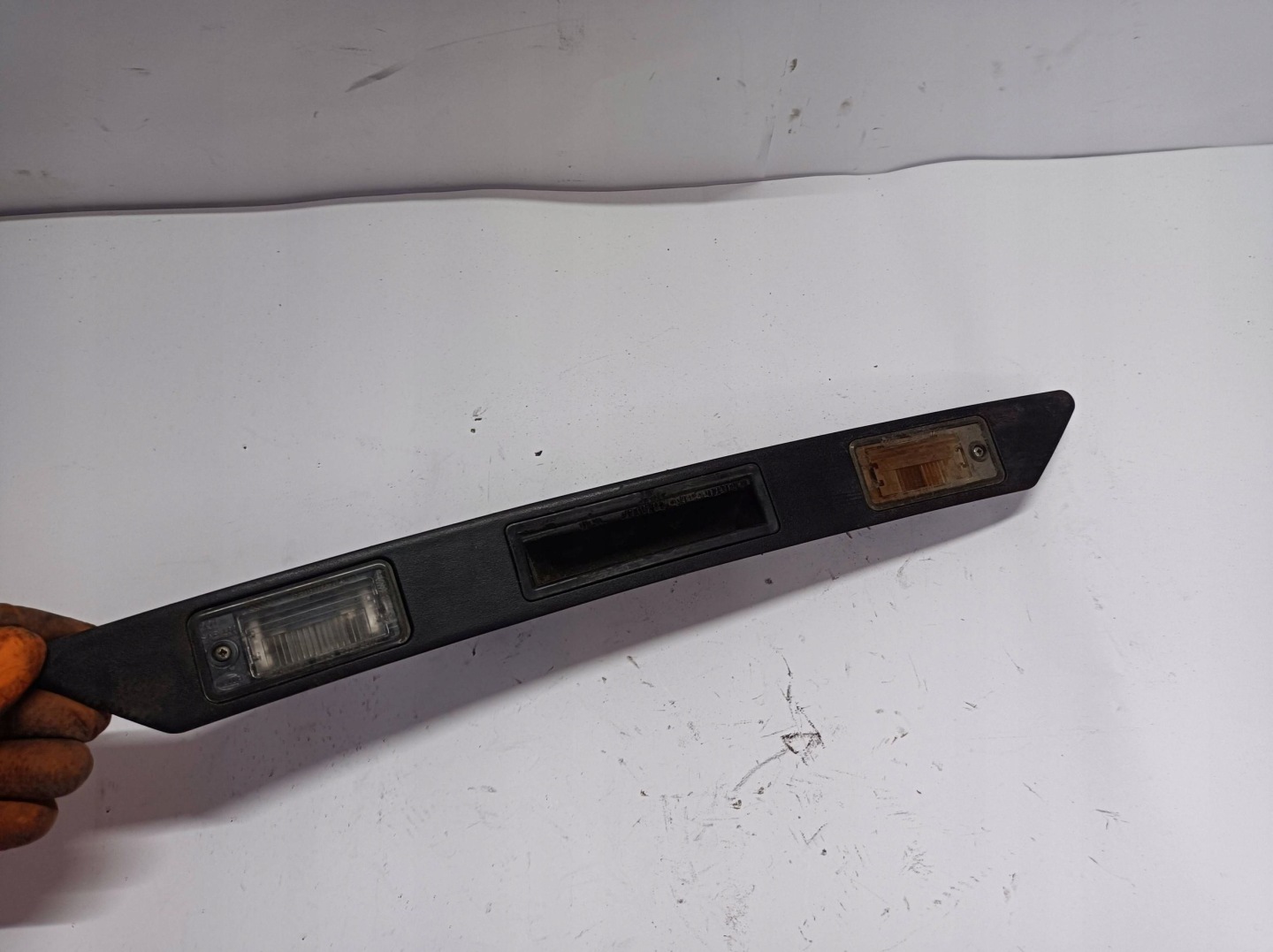 moulding lighting signs cap bonnet Audi A4 S4 8P0827574