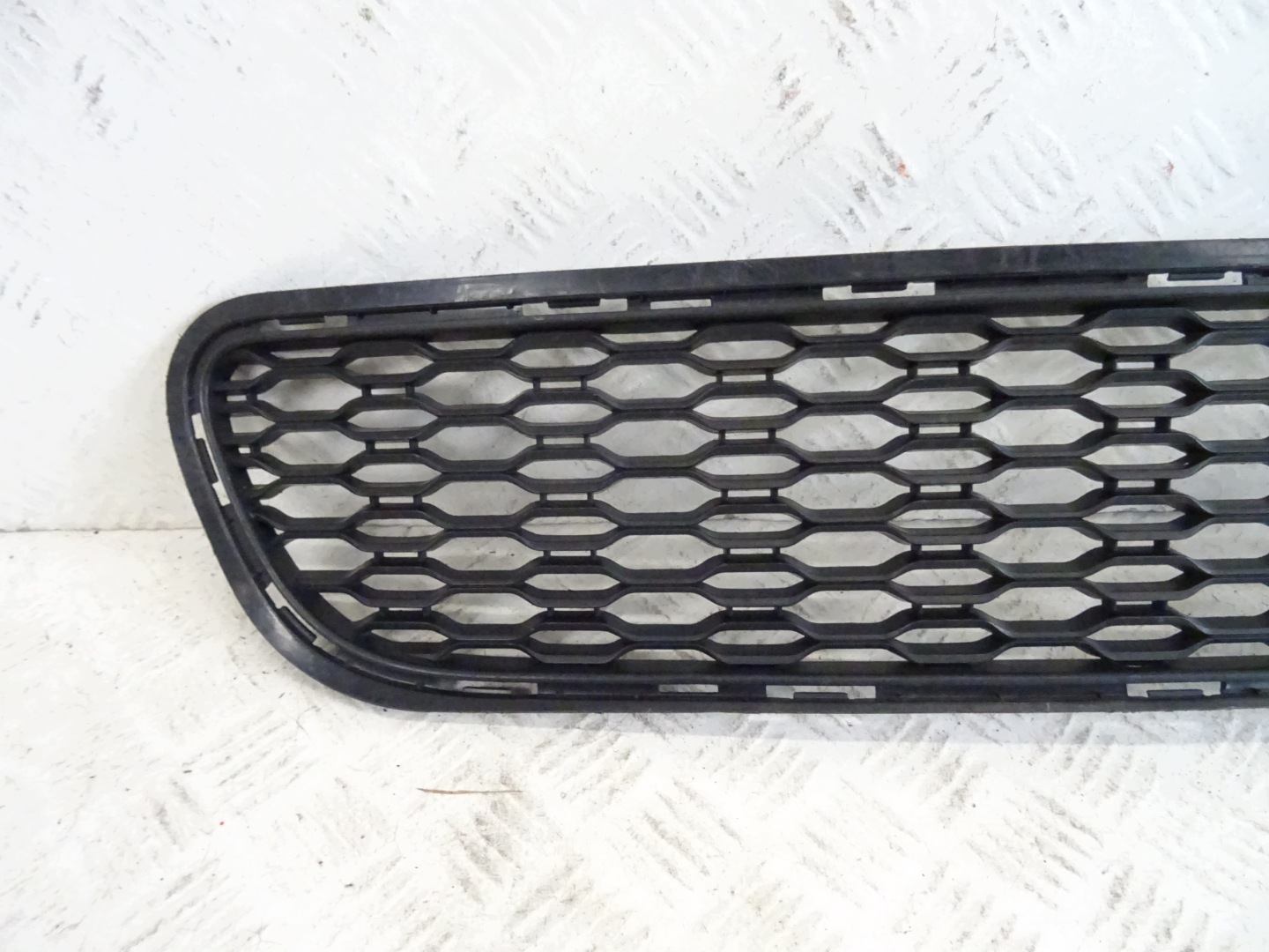 grid of a bumper front central KIA CEED II GT 86560-A2900