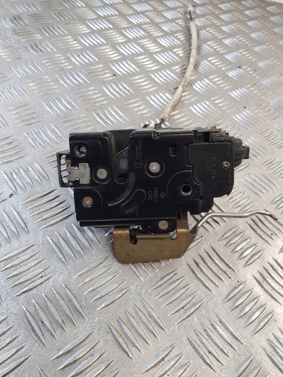 lock door right front AUDI A6 C5 sedan 9PIN 02R
