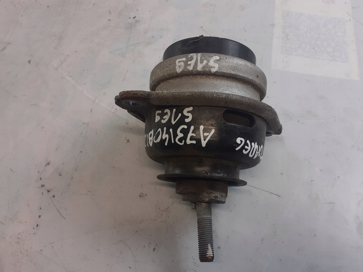 VW TOUAREG engine mount