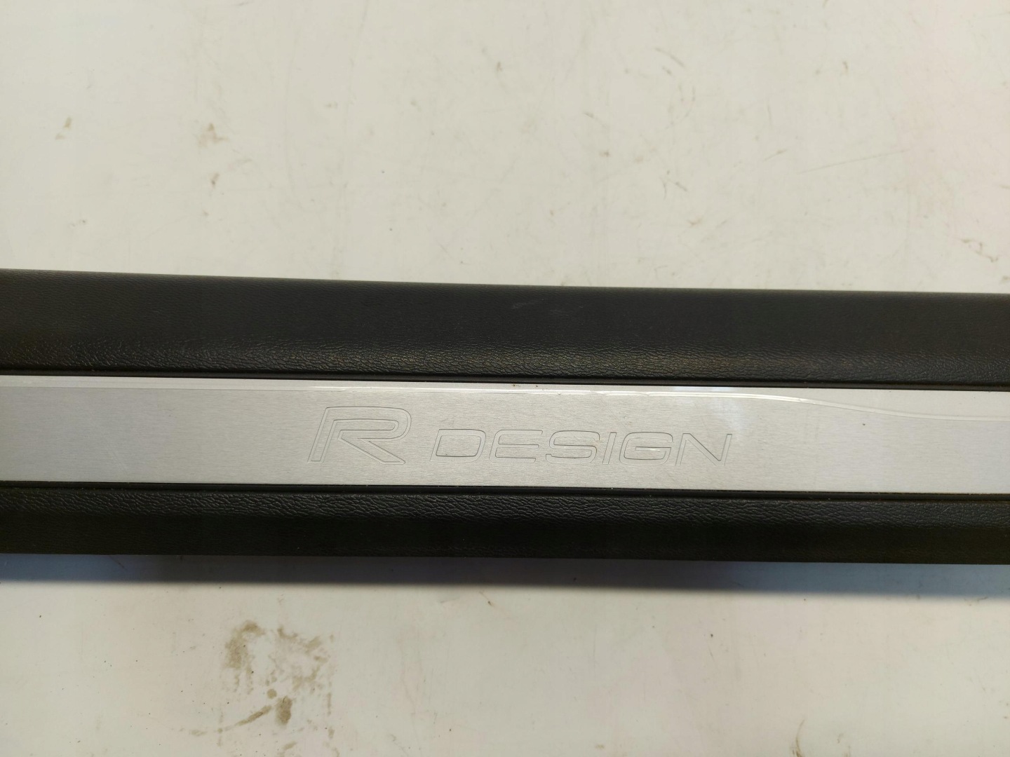 VOLVO XC60 II moulding threshold inner R-design left 31672949