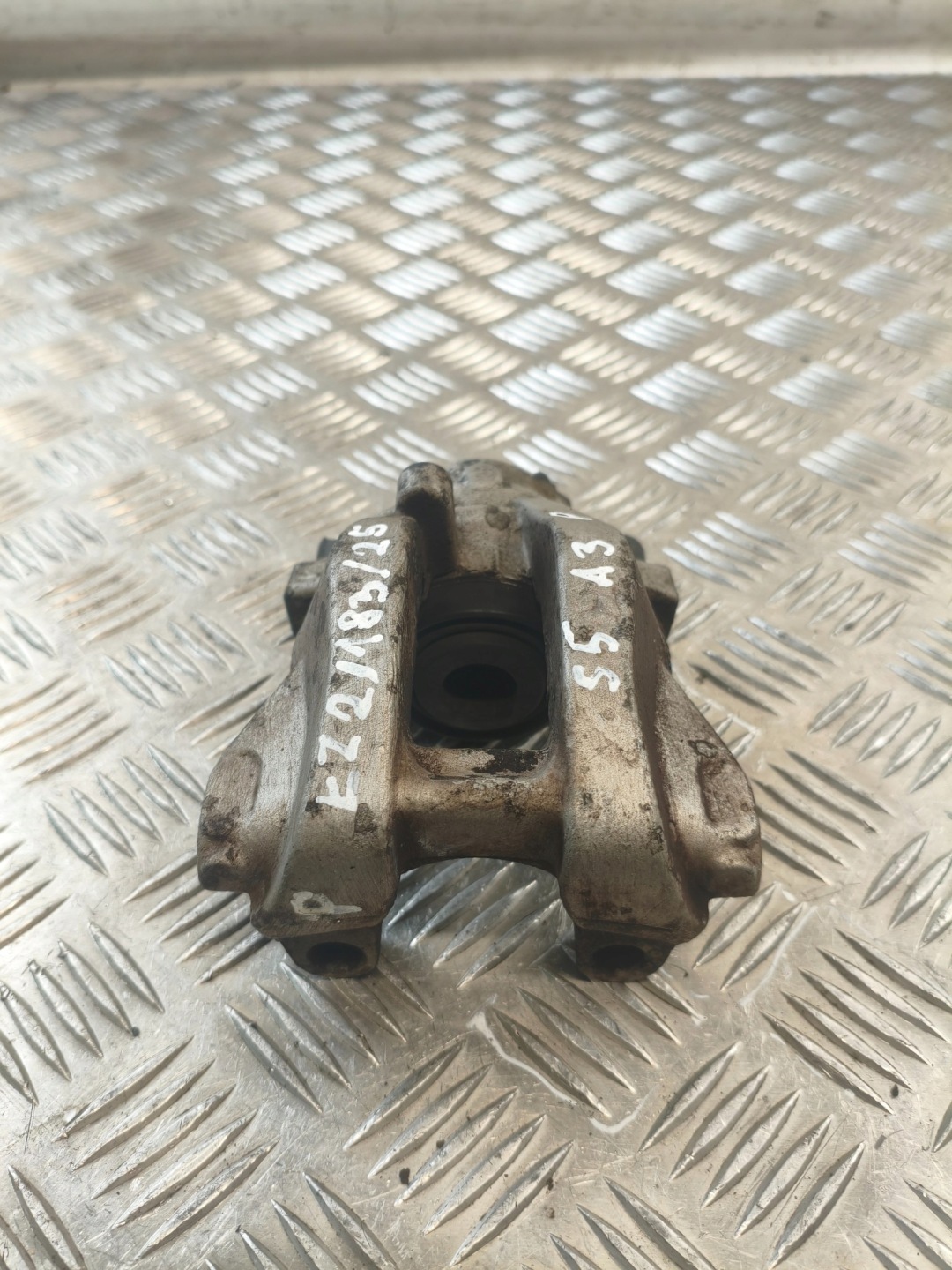 caliper brake right rear part MERCEDES E270 W211 2.7CDI