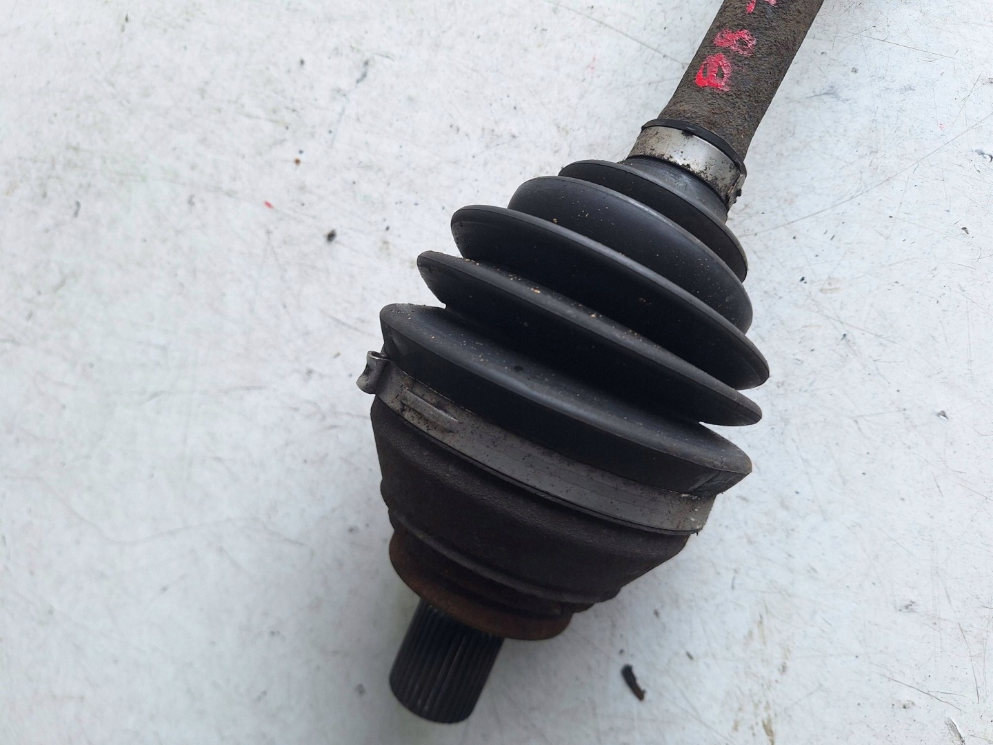 VOLKSWAGEN PASSAT B8 15-19 semi-axis left 2.0 TDI 3Q0407271C