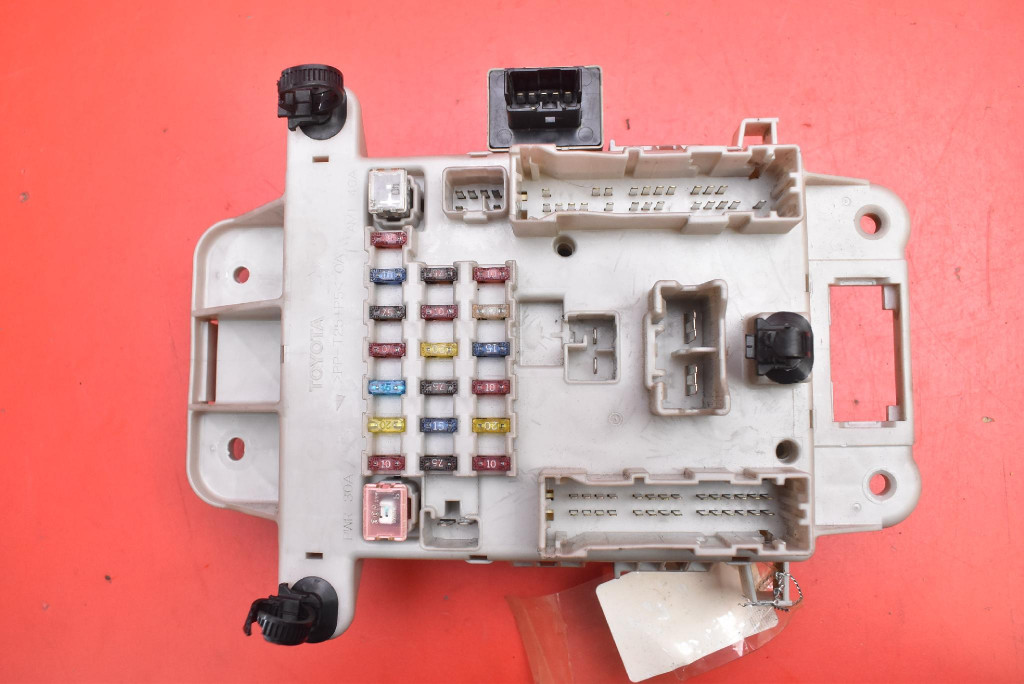 Module fusibles TOYOTA RAV4 2 II 2.0 D-4D 116 KM 00-03