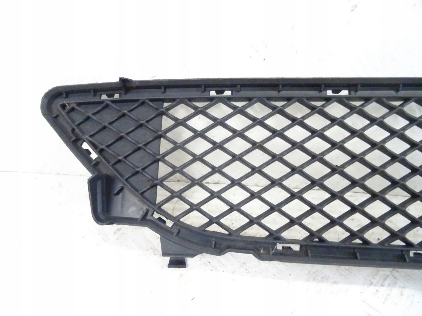grid of a bumper front front central MERCEDES B-KLASA W246 A2468851122