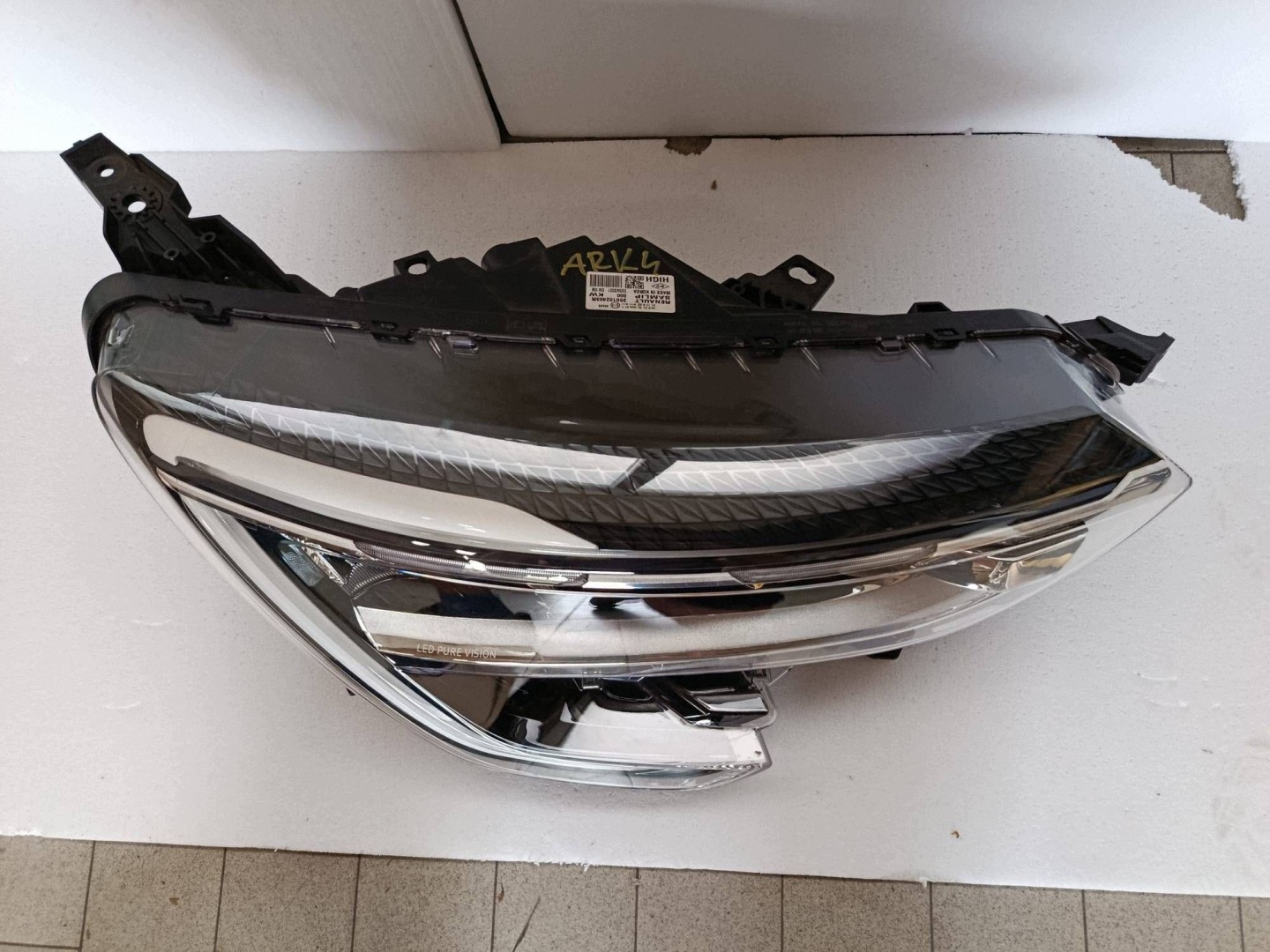 Reflektor light Full LED front side right Renault Arkana 260102483R