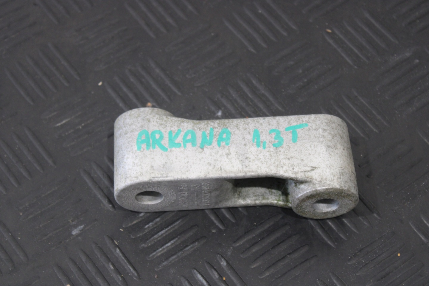 SUPPORTO STAFFA MOTORE ARKANA 113320649R
