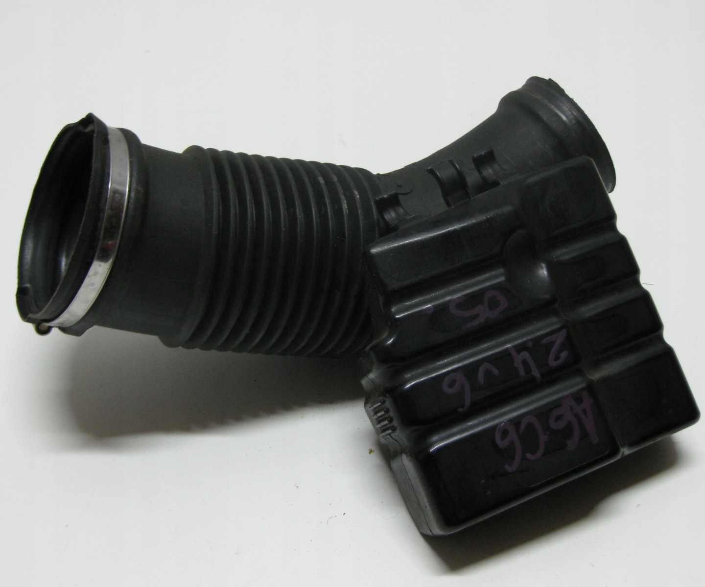 AUDI A6 C6 2.4 6V 05R pipe air hose 06E129629E
