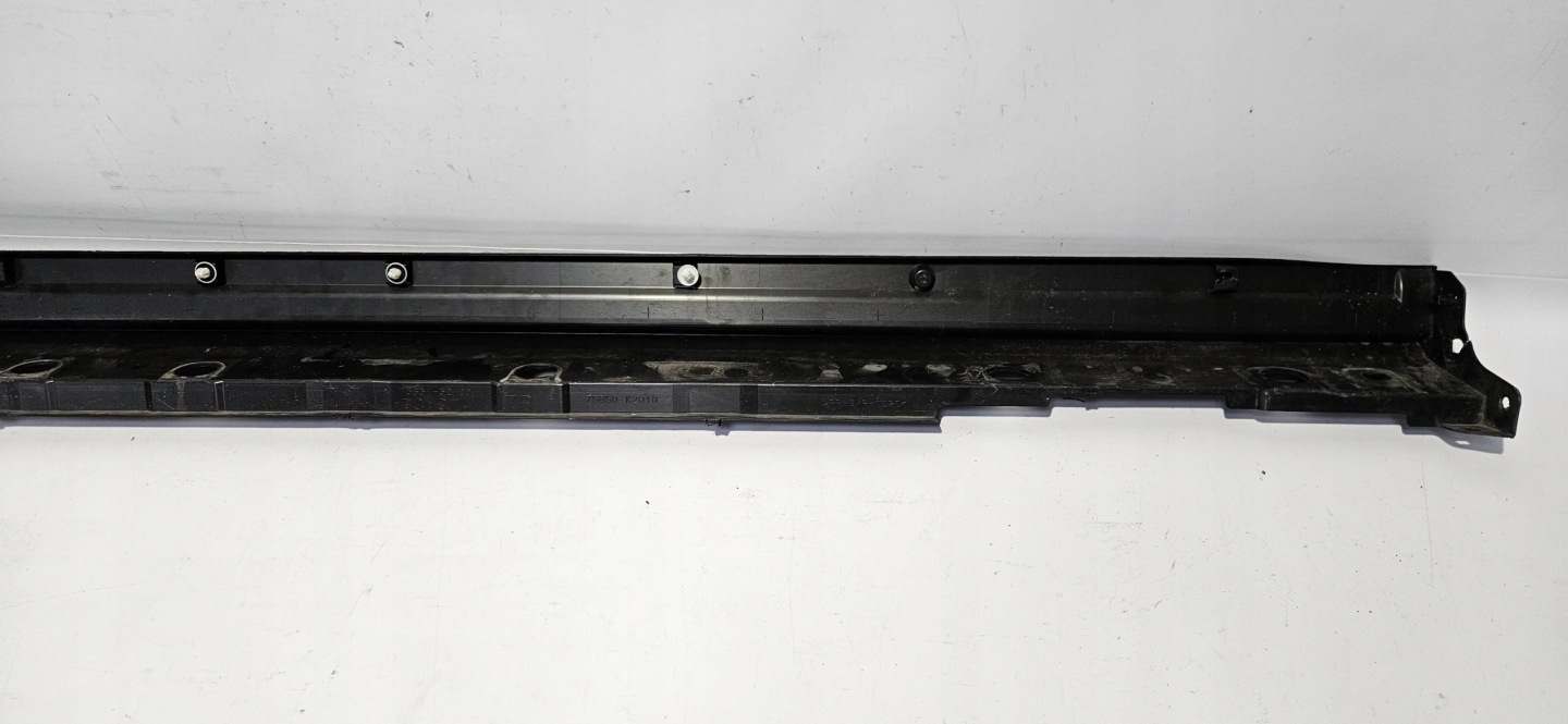 moulding threshold right TOYOTA YARIS CROSS 20