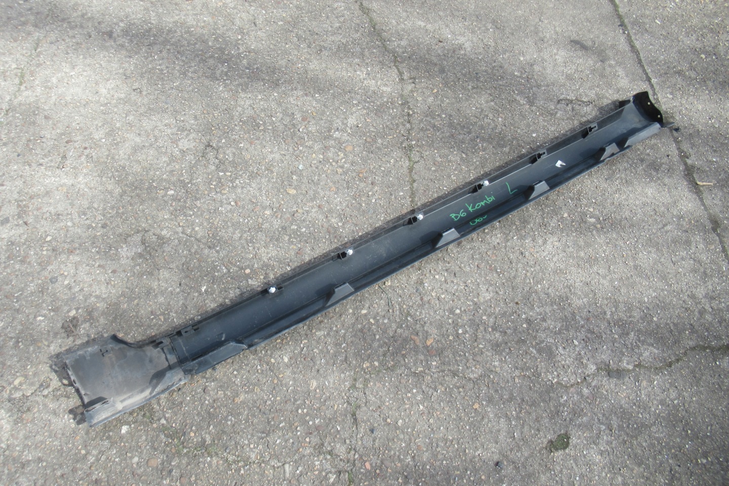 VW PASSAT B6 KOMBI 2.0 TDI 06R moulding cap threshold left 3C0853855B