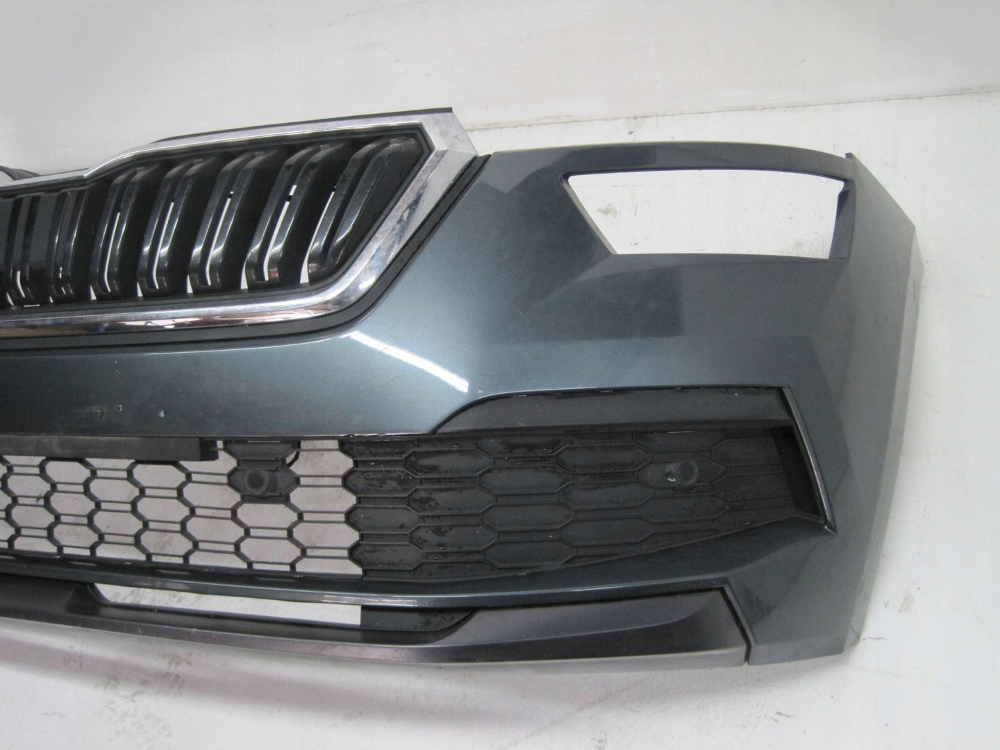 front bumper front SKODA KAMIQ 658 4 PDC 21R