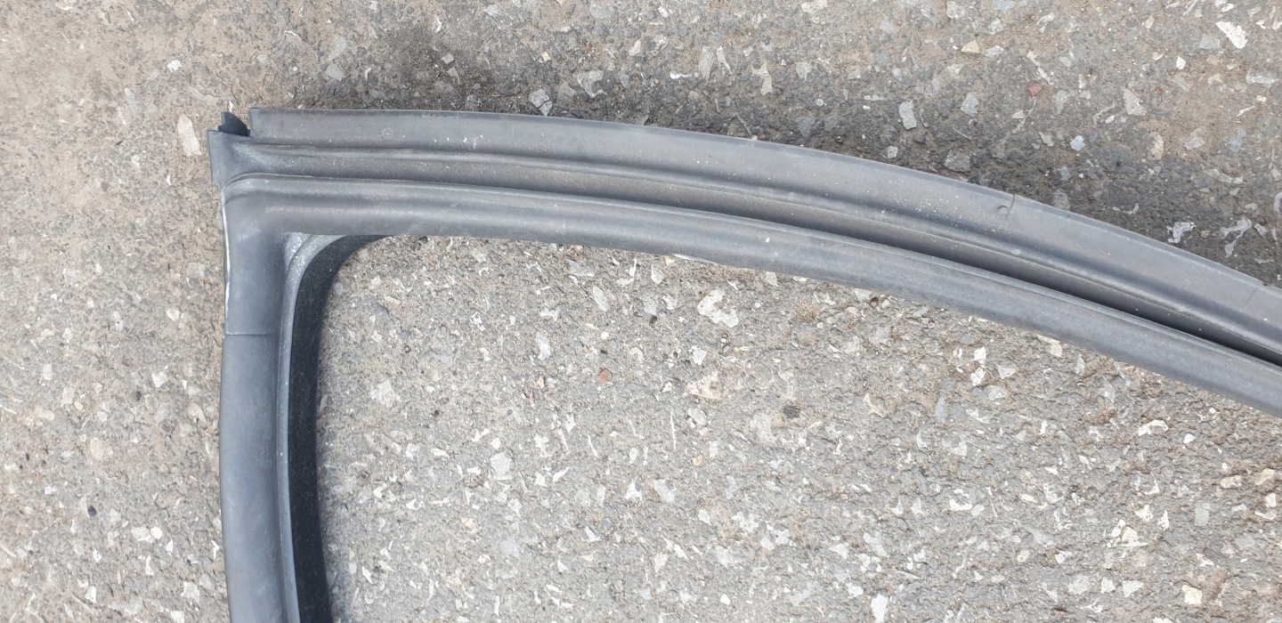 Dichtsatz links Z Tür GUMA BMW 3 E92 COUPE schwarze OE
