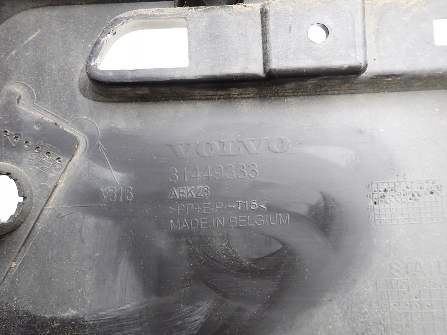 VOLVO XC40 17-> bumper rear part rear PDC