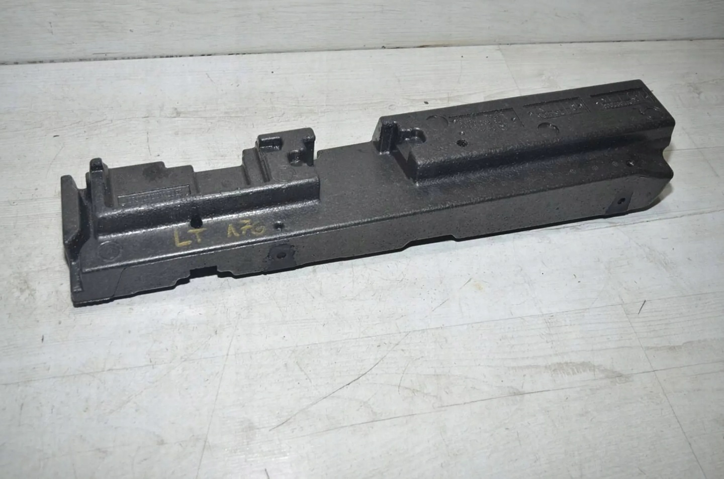 Mercedes-Benz A-classa W176 17r. 1.5cdi left side polystirene boot