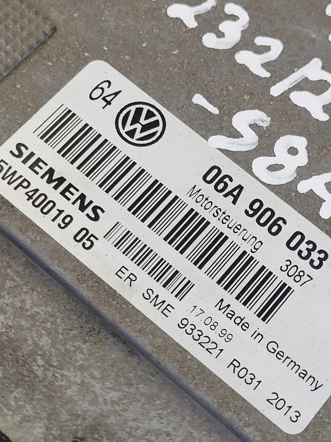 computer control unit of the engine OE 06A906033 VOLKSWAGEN GOLF IV 4 1.6B 99r.