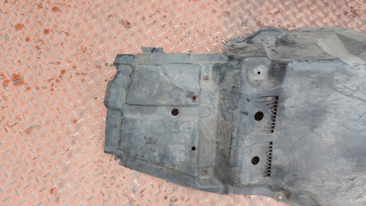 motor cover lower left TOYOTA COROLLA VERSO 04