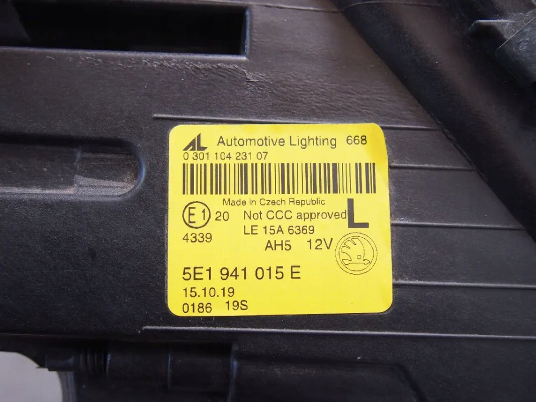 Skoda Octavia 3 III FL 17-20r Reflektor left light left Lift 5E1941015E