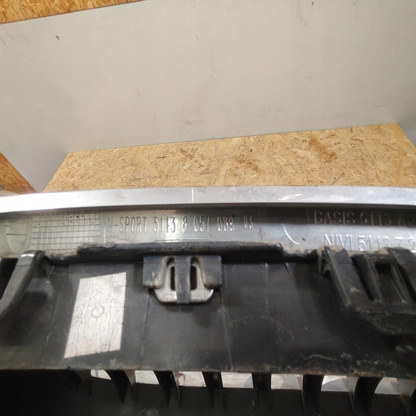 hűtőrács hip pack bal BMW 7 F01 51138057089