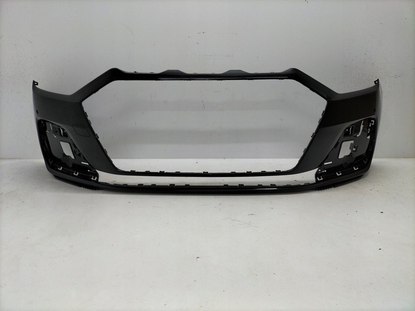 front bumper front AUDI A1 82A 18