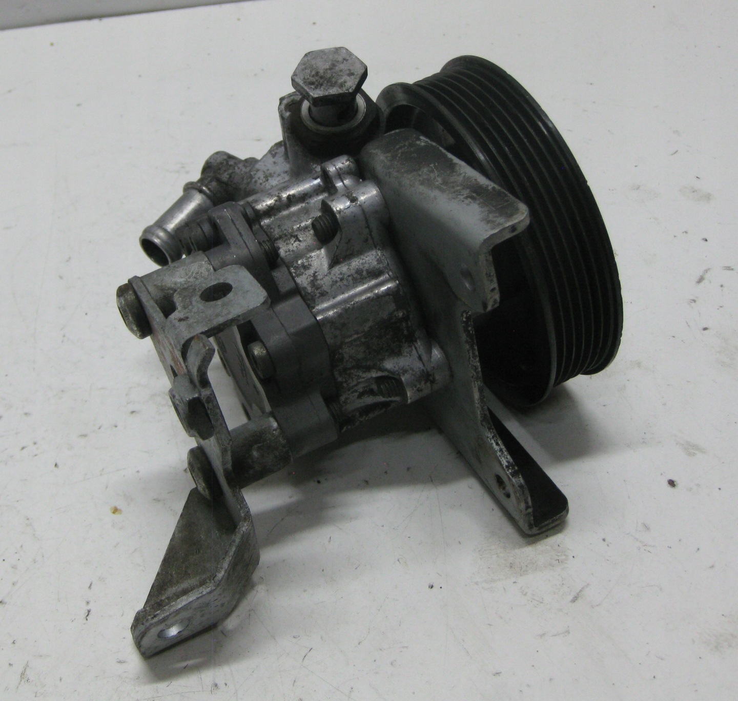 BMW 5 E60 E61 servo čerpadlo 7693974