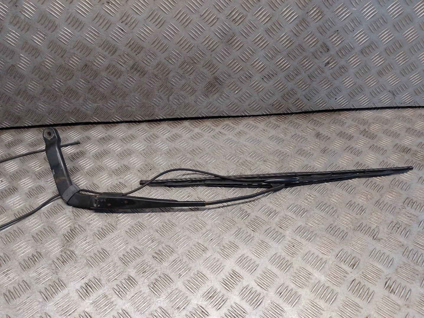 wiper arm left + right front RENAULT PREMIUM 420 and 56671677