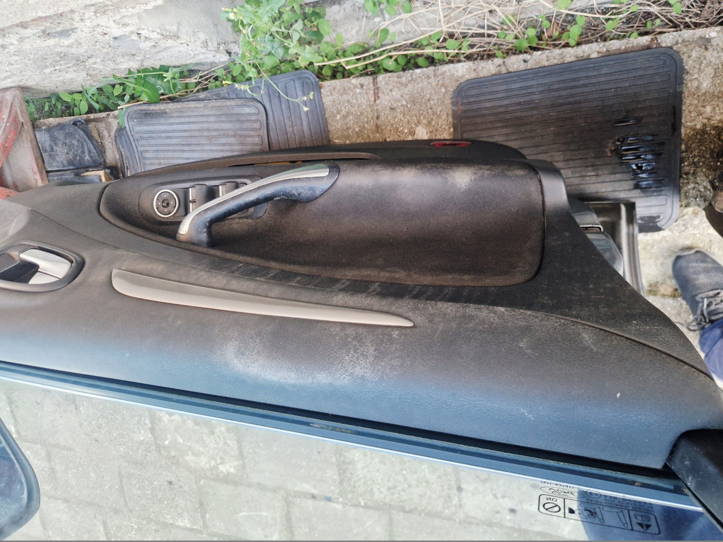 FORD MONDEO MK4 door left front front colour H8 complete