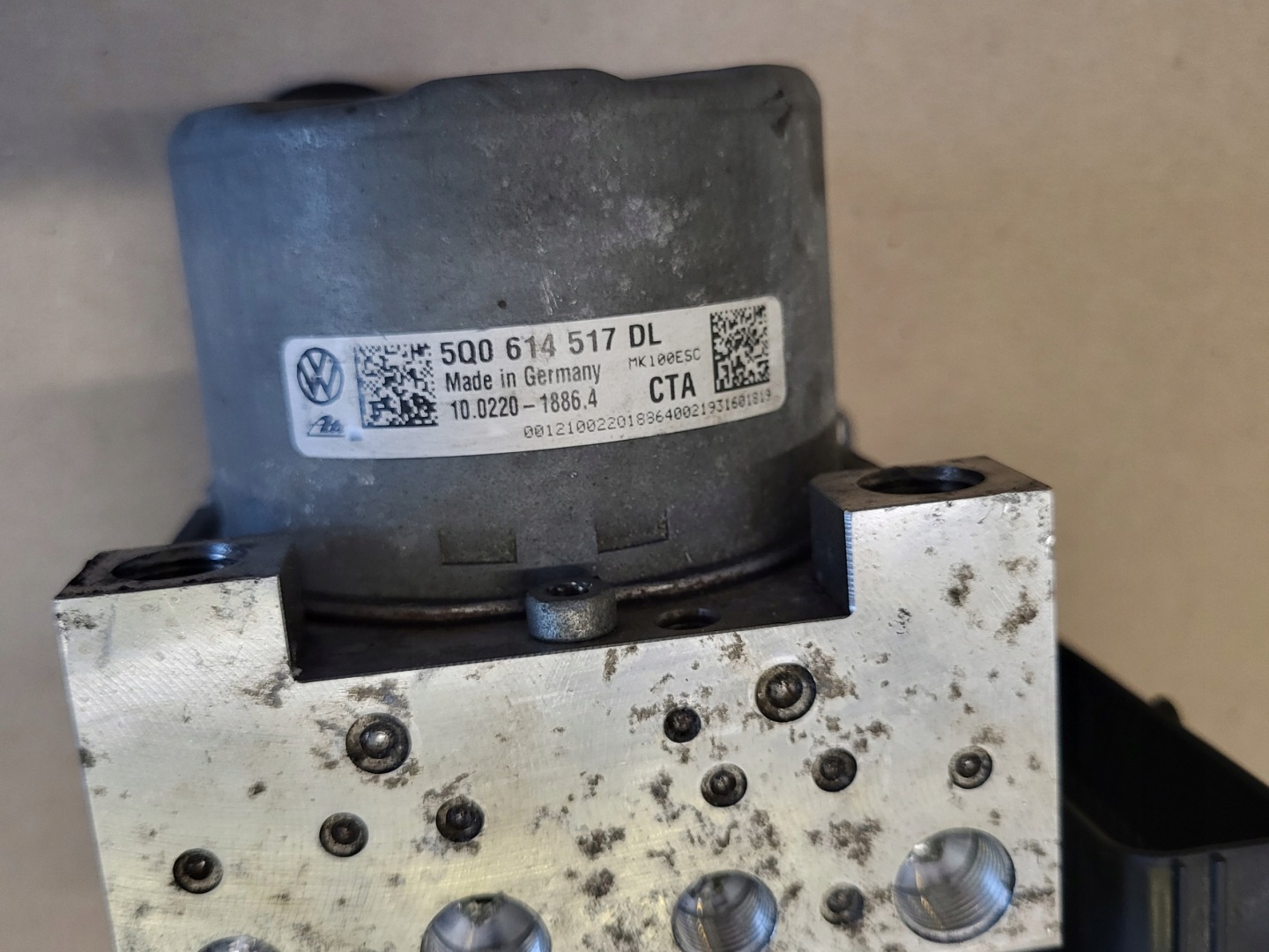pump ABS control unit VW SEAT 4MOTION SKODA AUDI 4X4 5Q0614517DL OE EU