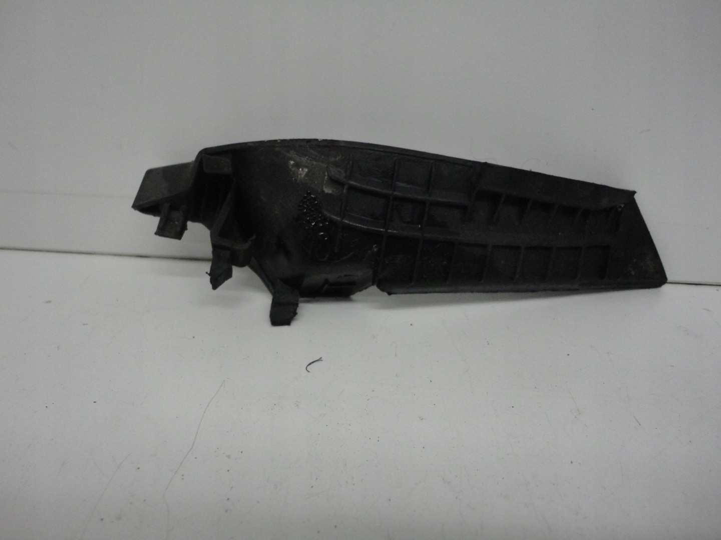 KIA VENGA pipe end under the window left 86153-1P050