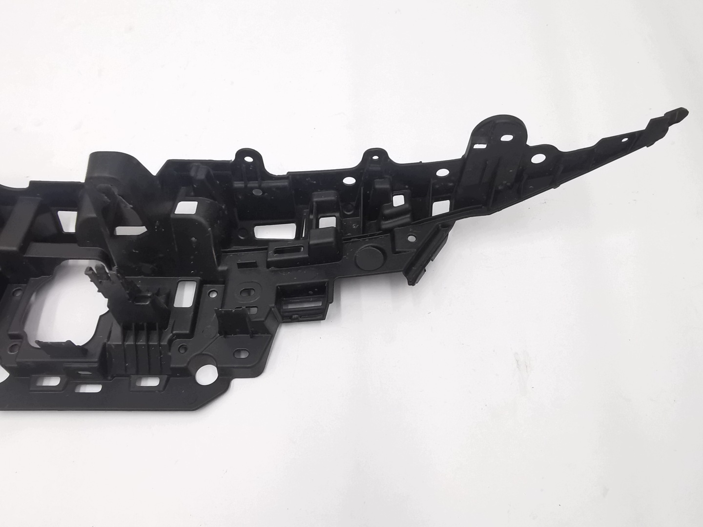 wall support front of a bumper GRILLA TOYOTA COROLLA E21 / 53114-02530