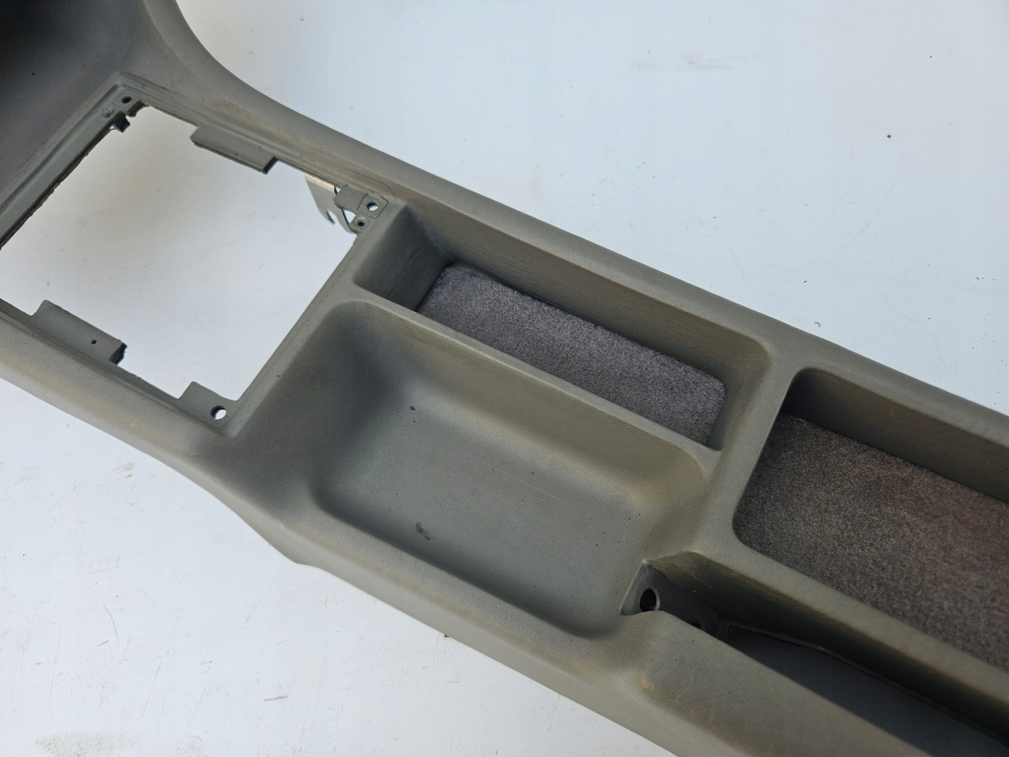 TUNEL mitte Konsole mitte AUDI V8 D11 JASNA MANUAL