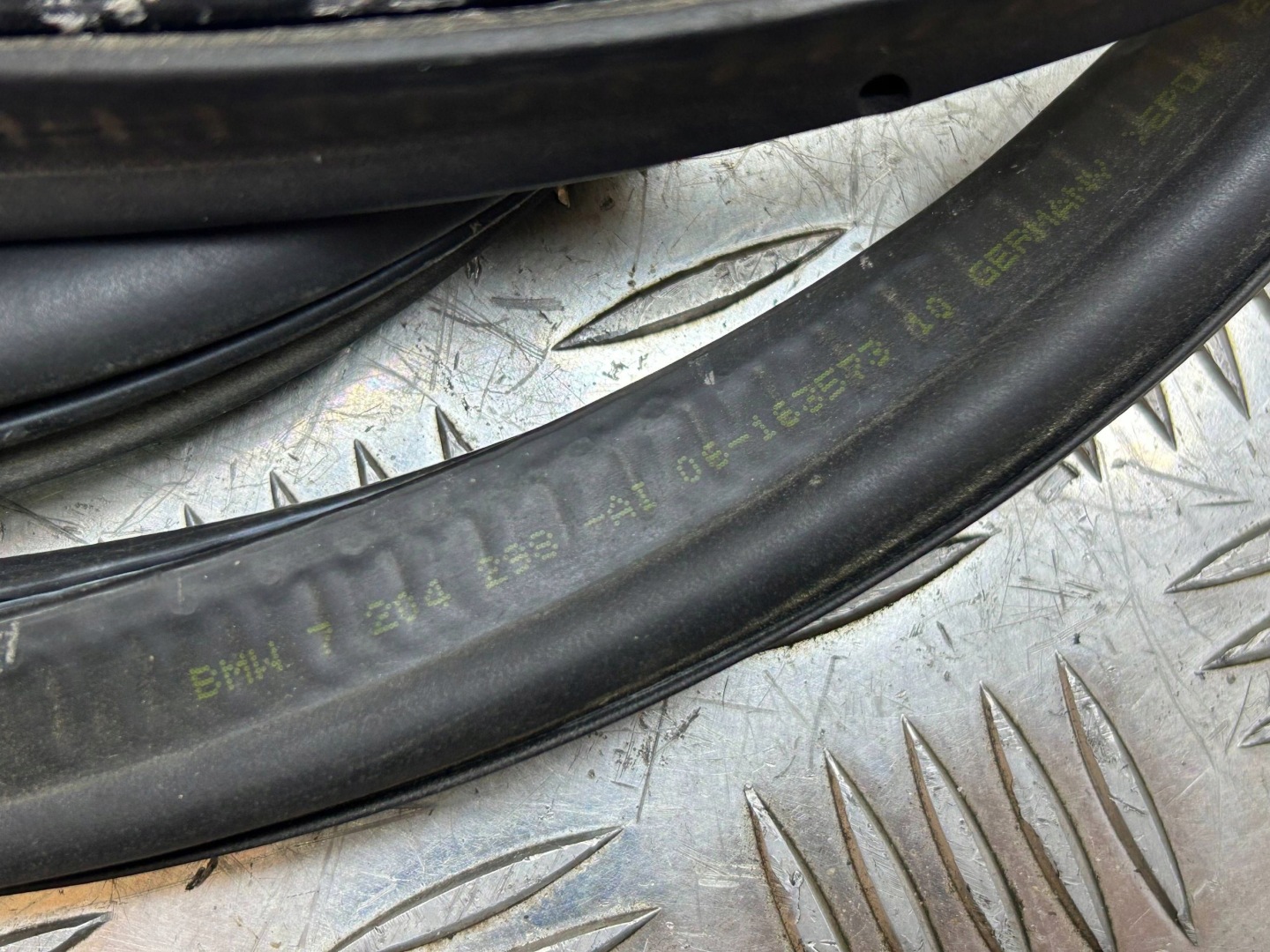 rubber gasket boot BMW 5 F10 2012 7204298