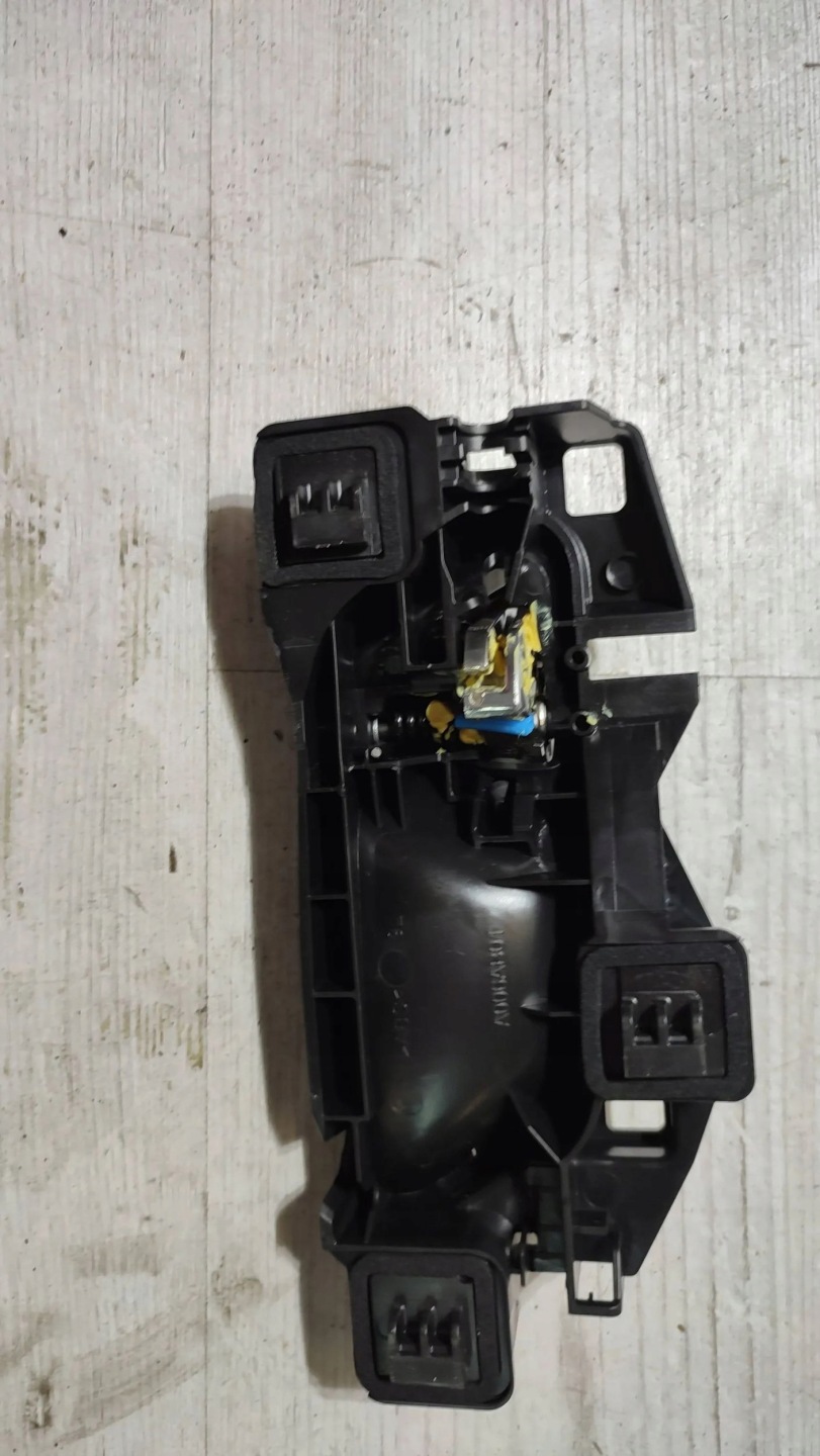 Peugeot 208 II 23r 1.2 front side left handle inner