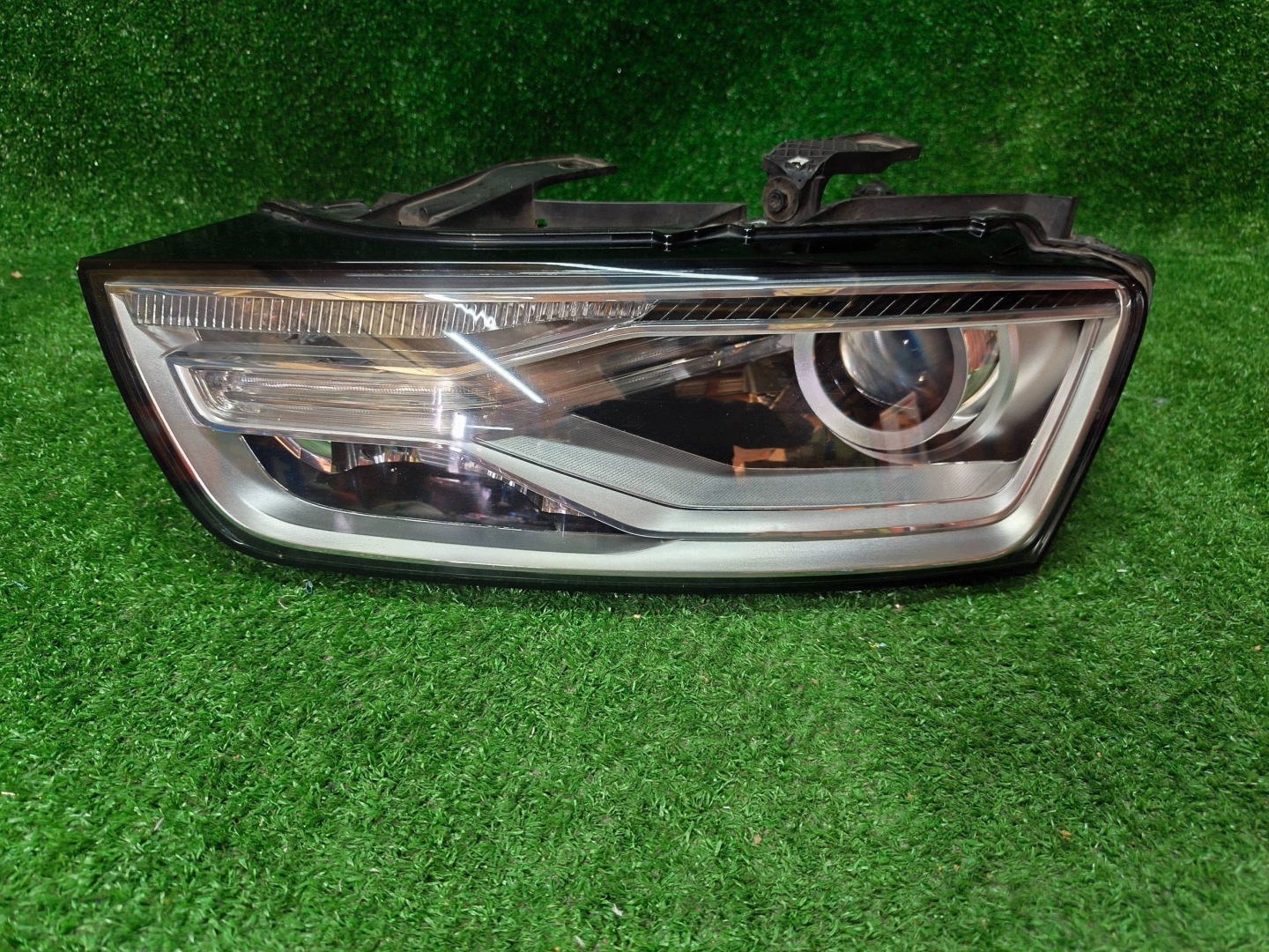 REFLEKTOR left front AUDI Q3 14- LIFT BI-XENON LED 8U NR.R1577