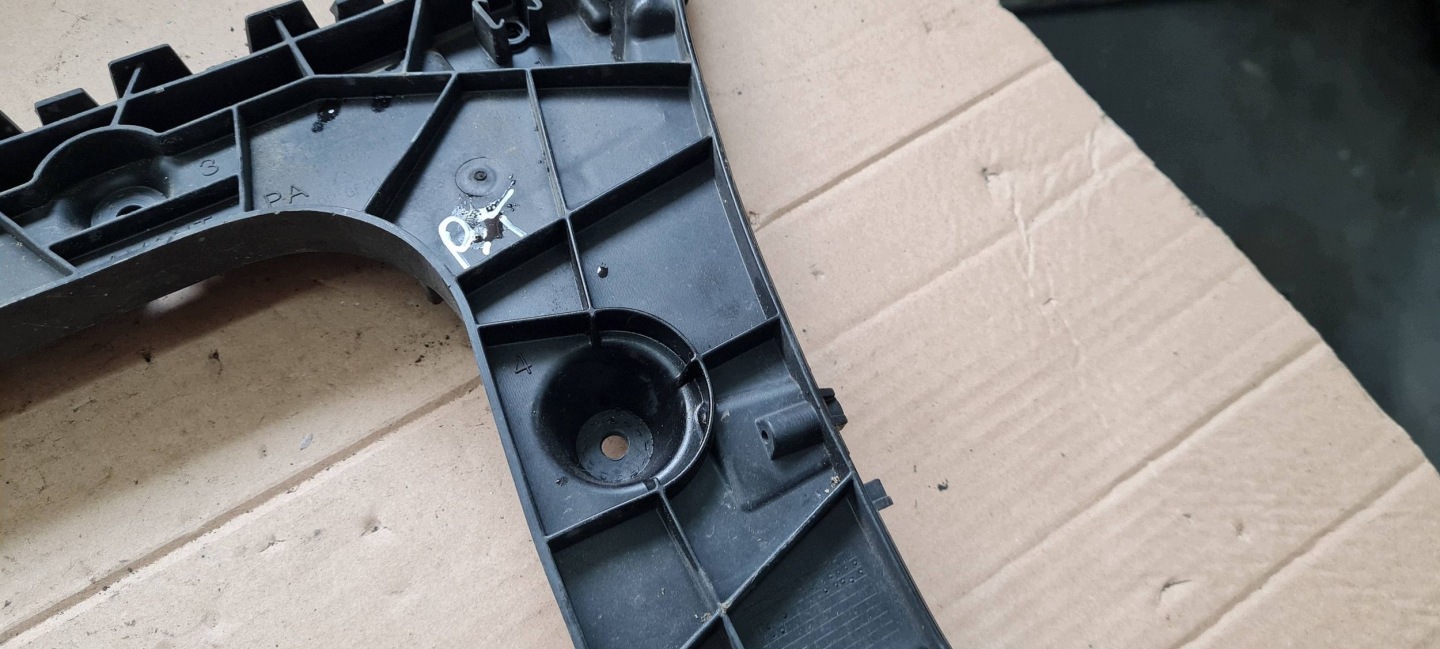 A6 C7 4G LIFT support holder bumper right rear part 4G9807454G
