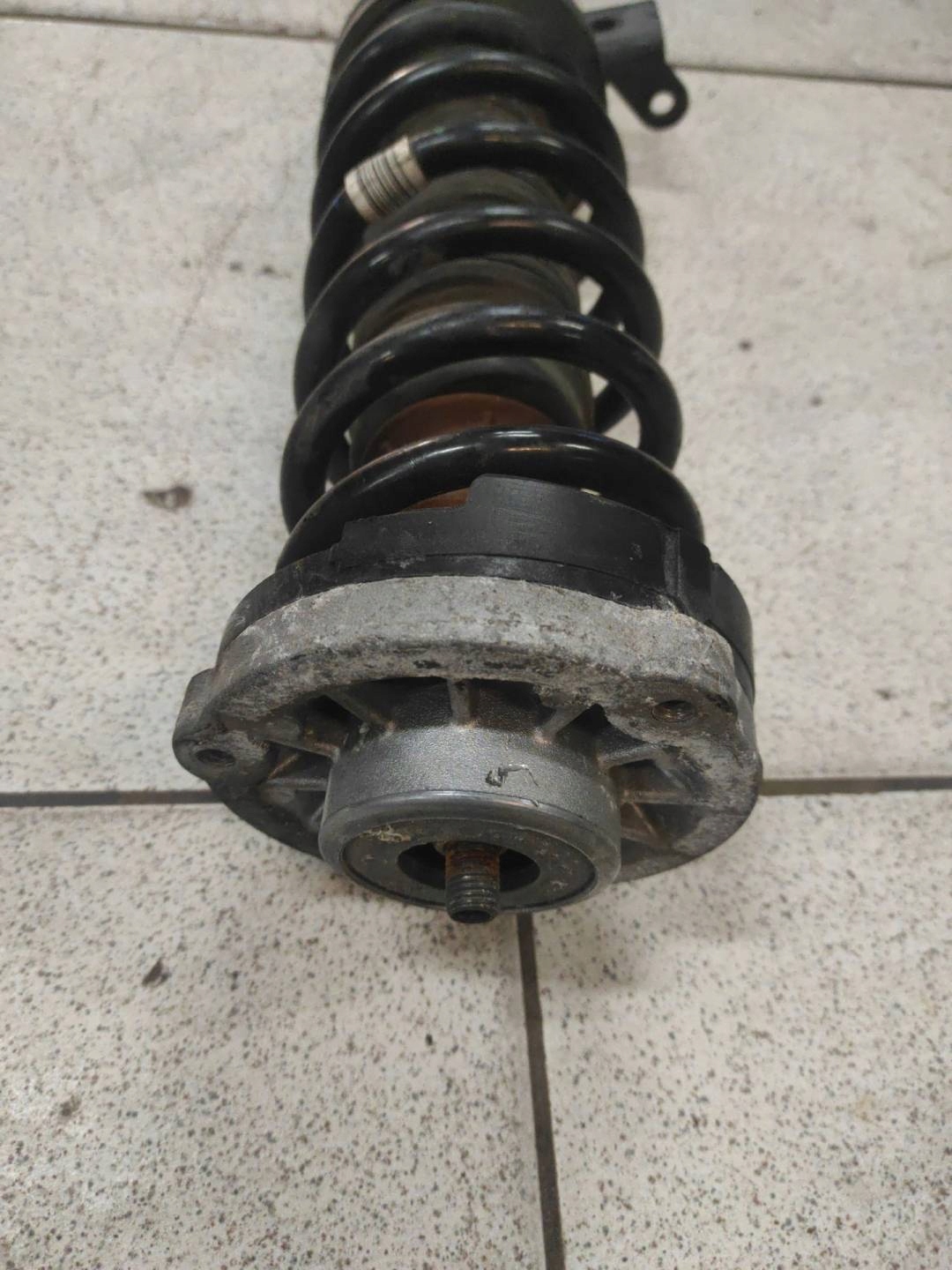 shock absorber front right side BMW 5 X-Drive F10 2016rok 2.0 TB.,