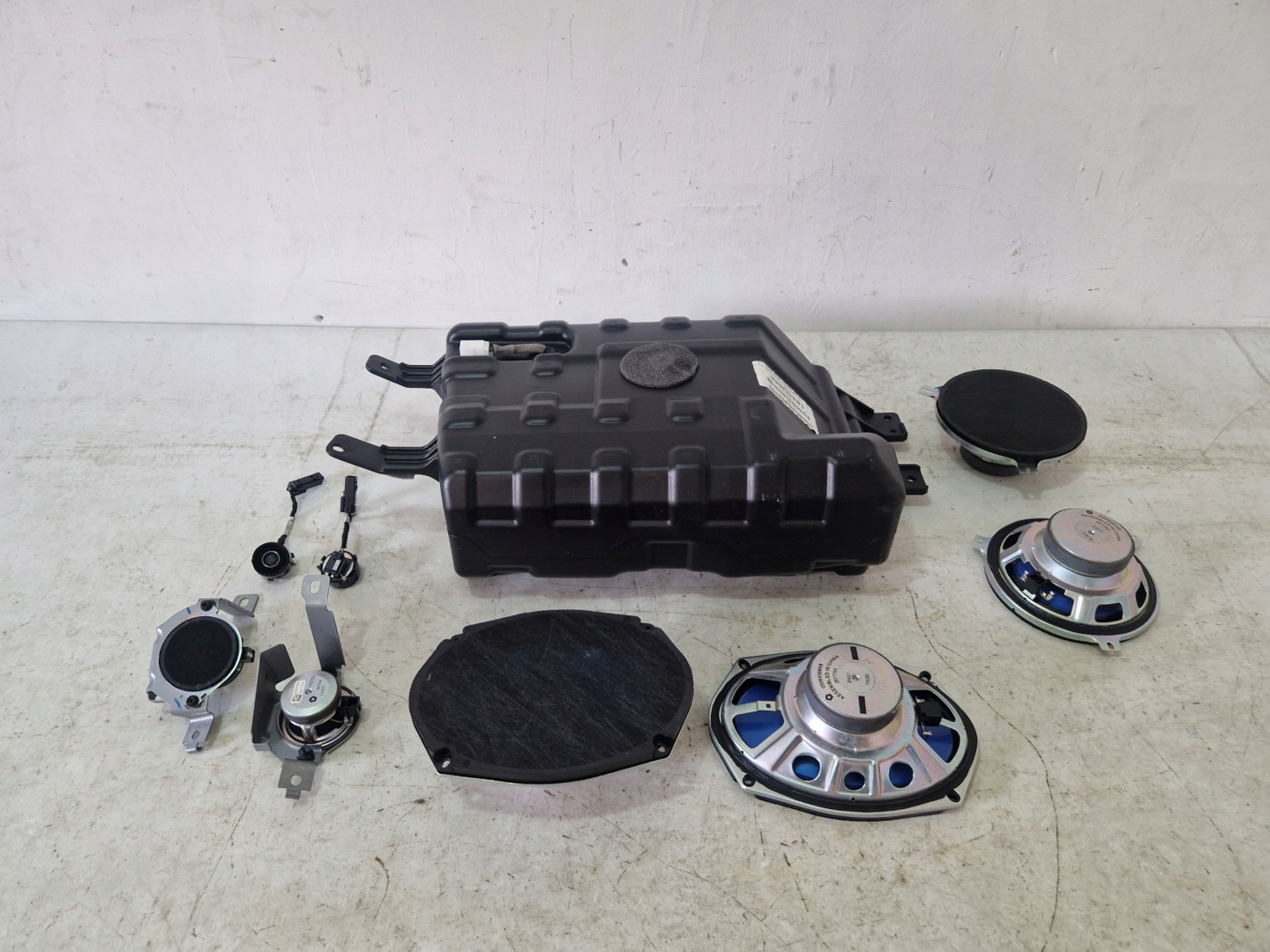 DODGE DURANGO III running board KOMPLET speaker speakers SUBWOFER 68258456AA