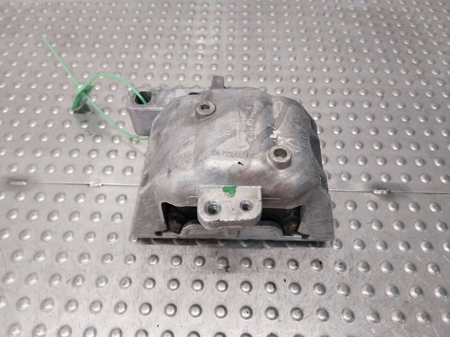 supporto Supporti motore usato 1J0199262BE VW GOLF IV LEON e TT 8N A3 8L 1.8T
