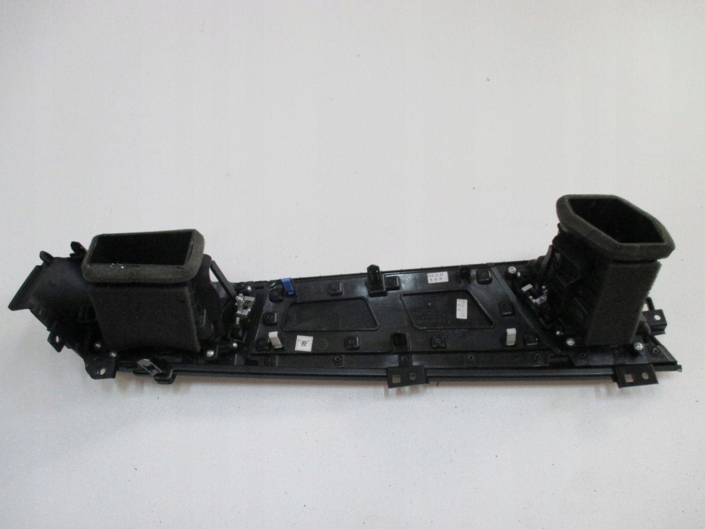 MOULAGE CONSOLE BOUCHES BUSES KIA NIRO G5847-95000