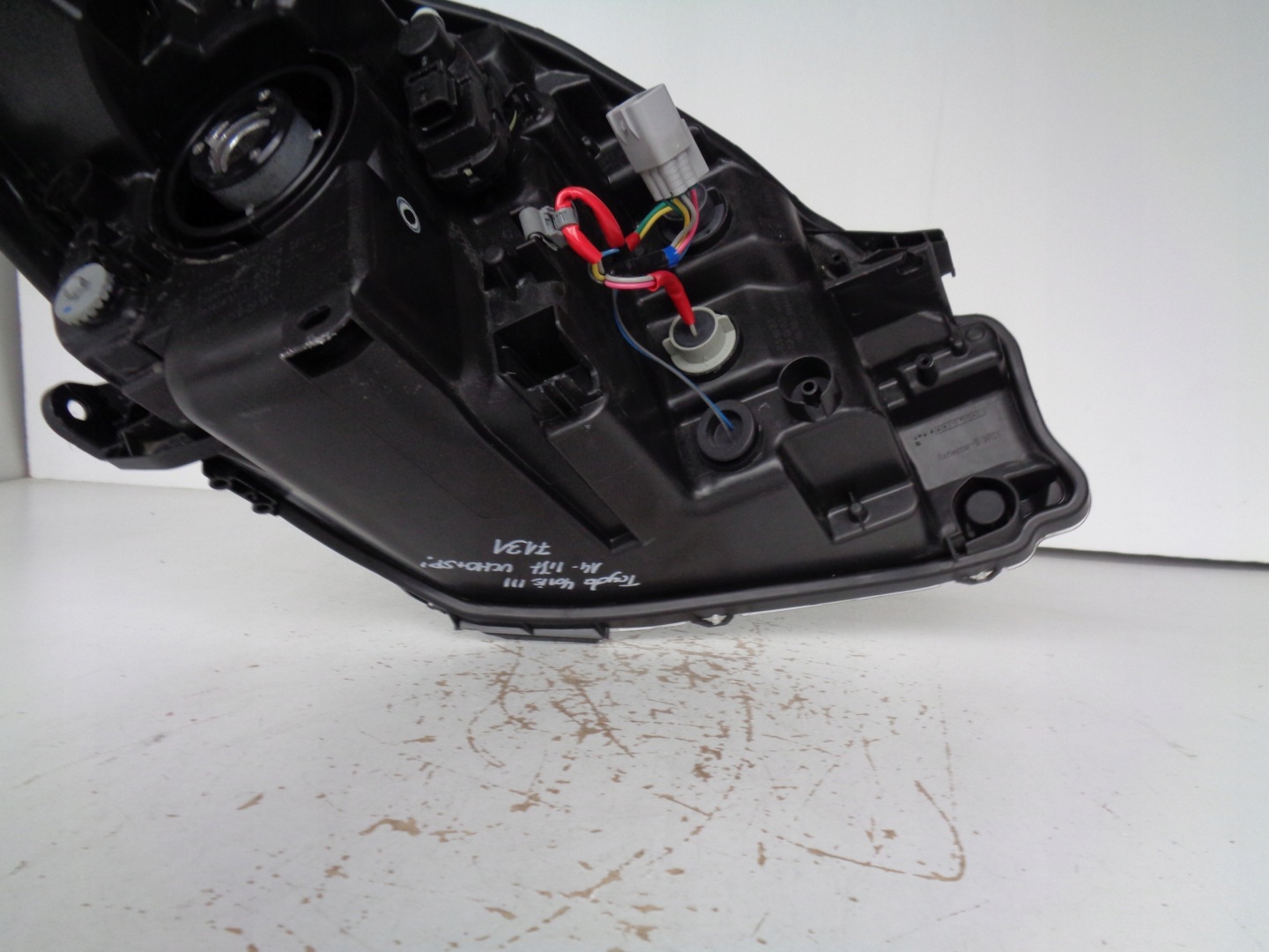 light left REFLEKTOR TOYOTA YARIS III 14- LIFT