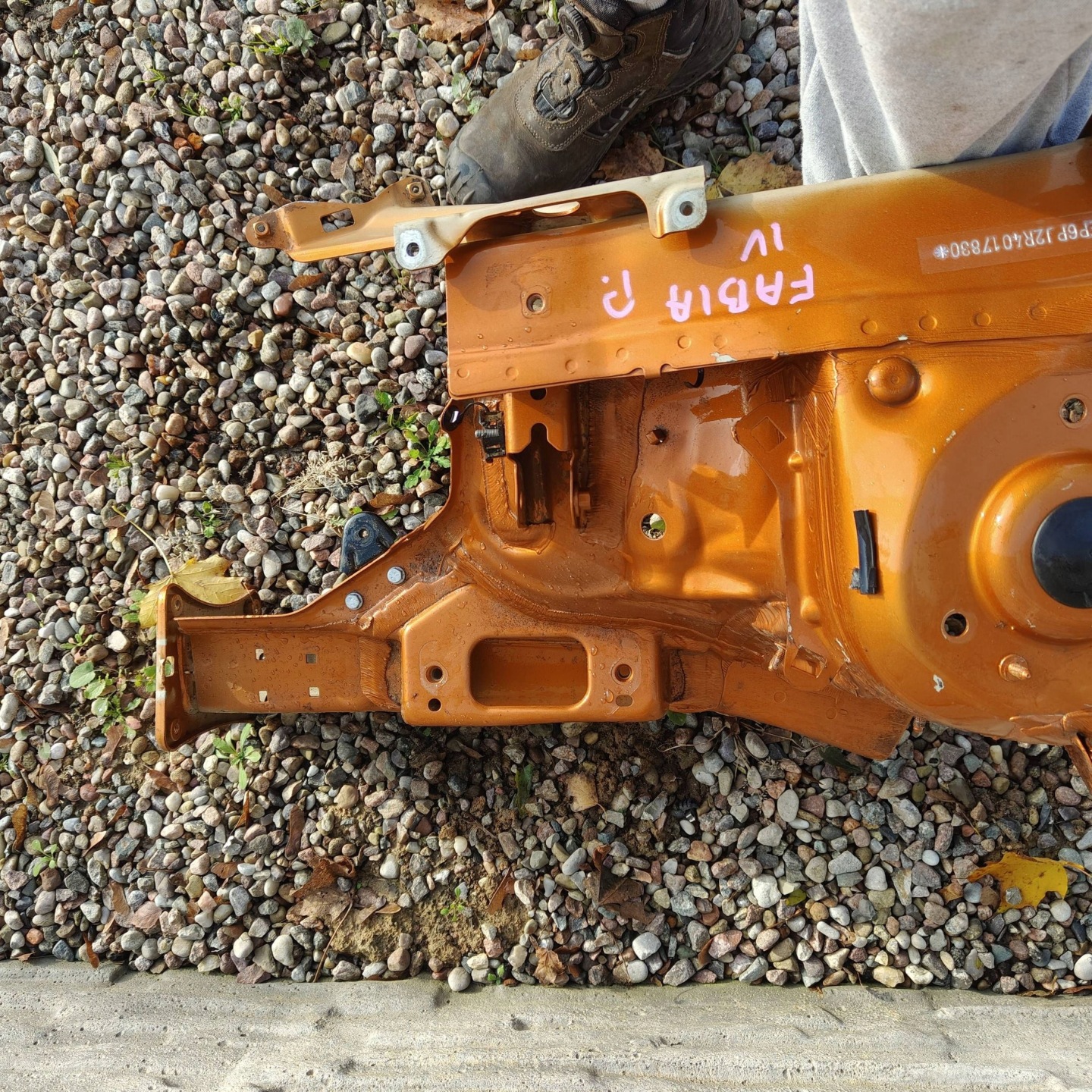 quarter front front side right Skoda Fabia Mk4 (6VA)