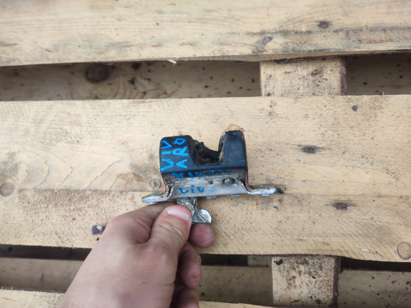 lock bonnet rear part OPEL VIVARO A RENAULT TRAFIC