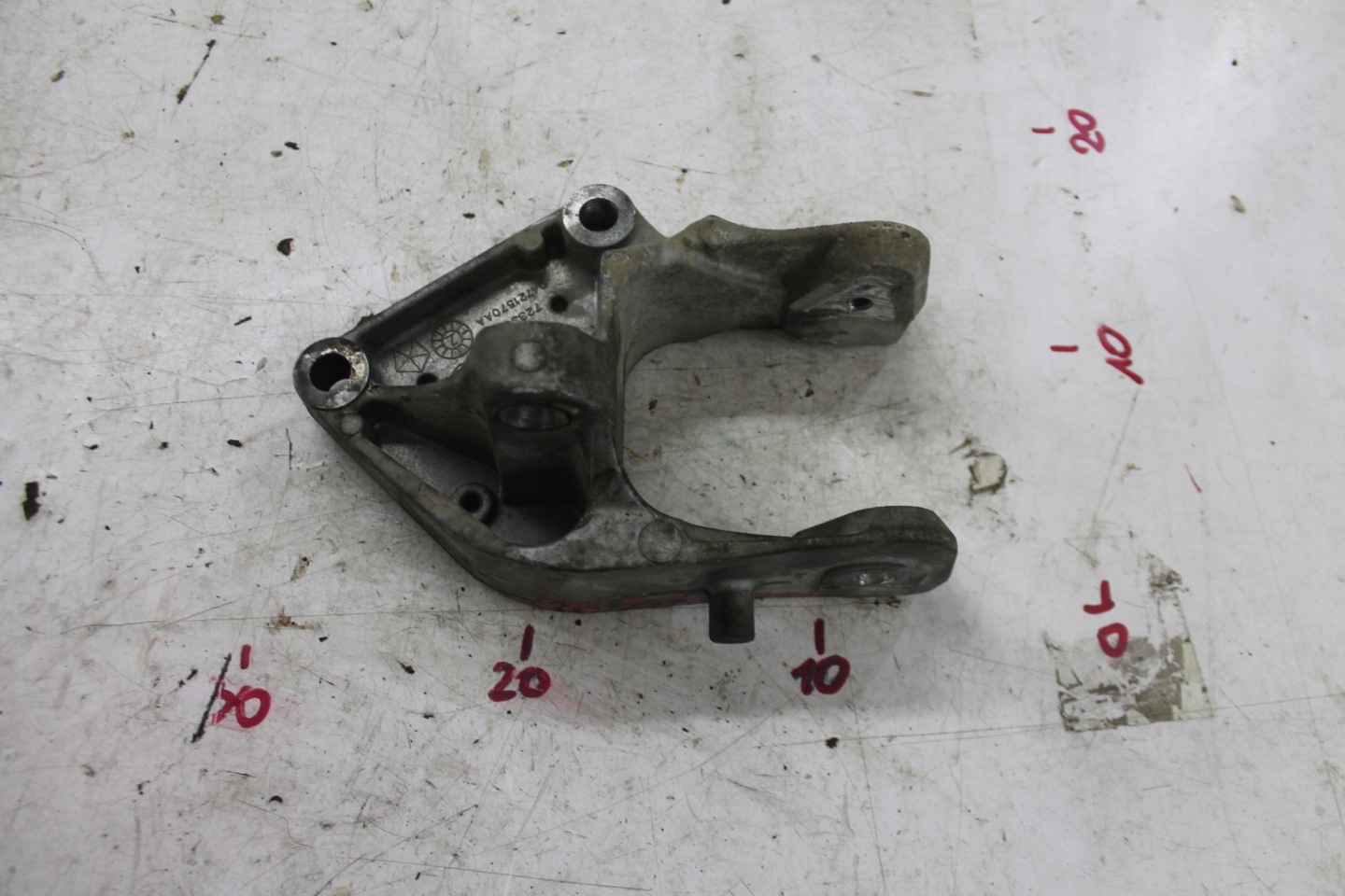 engine mount 04721570AA VOYAGER TOWN COUNTRY 07-16