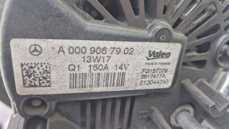 Mercedes E200 CGI W212 1.8 alternator A0009067902
