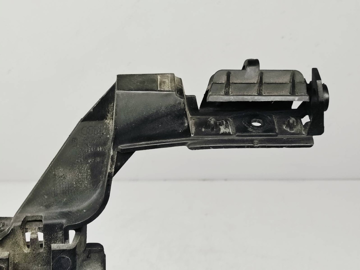 bumper bracket right rear part Audi A4 B8 2.0 TDI sedan 8K5807454