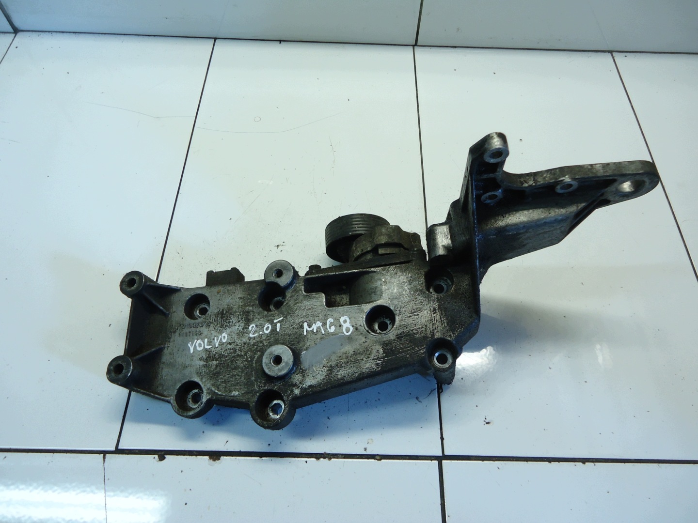 VOLVO S60 V40 V60 2.0T držák motoru 9497106